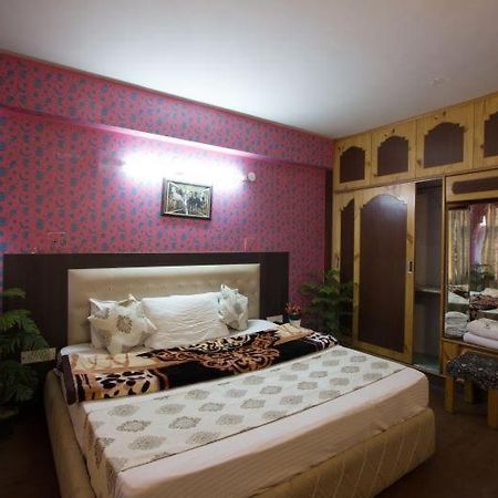 Hotel Utsav Manāli Zewnętrze zdjęcie