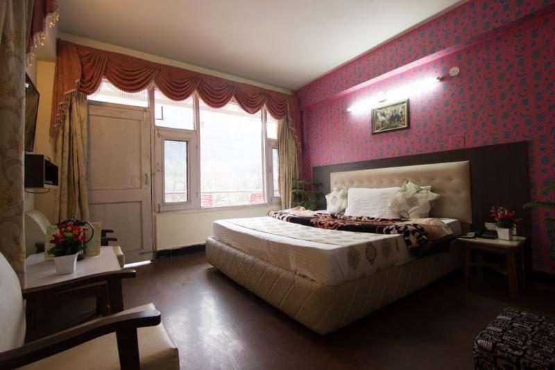 Hotel Utsav Manāli Zewnętrze zdjęcie