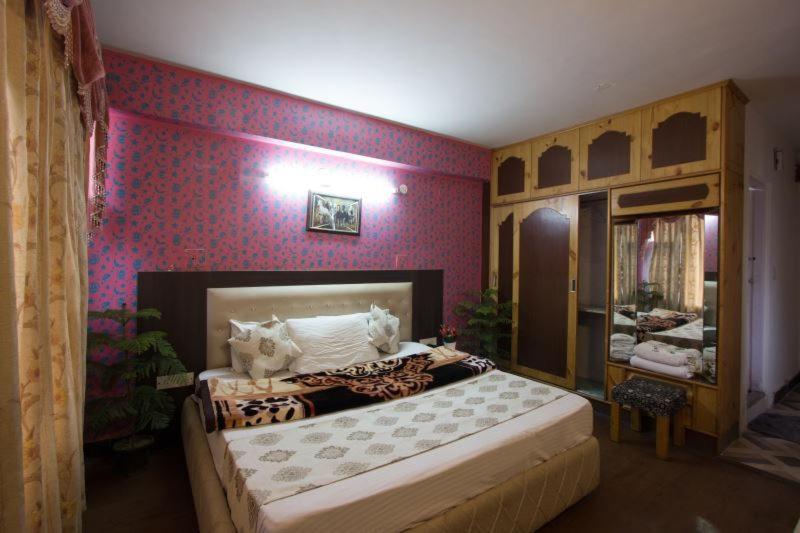Hotel Utsav Manāli Zewnętrze zdjęcie